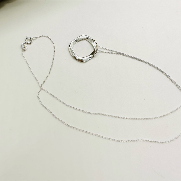 Vintage Silver Beautiful Dainty Pendant Necklace - Picture 12 of 16